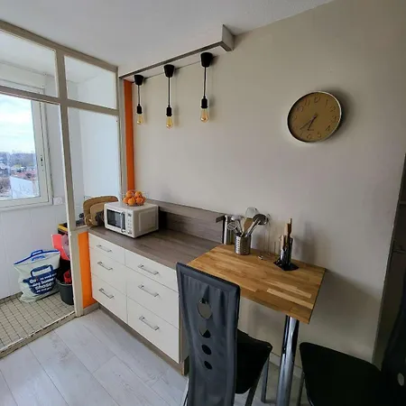 Private - Shared - Cenon- Tram A- Parking- C3-1 Apartament *