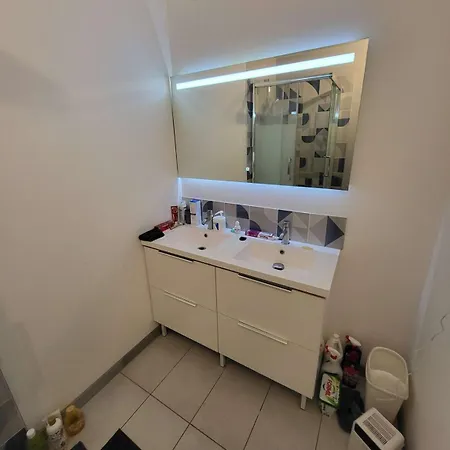 Private - Shared - Cenon- Tram A- Parking- C3-1 Apartament Cenon