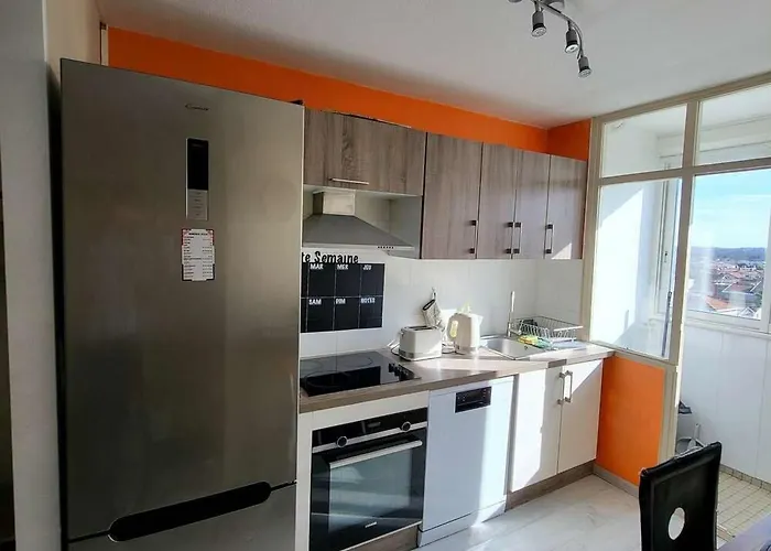 Private - Shared - Cenon- Tram A- Parking- C3-1