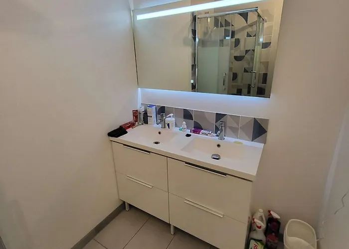 Private - Shared - Cenon- Tram A- Parking- C3-1 Apartament Cenon